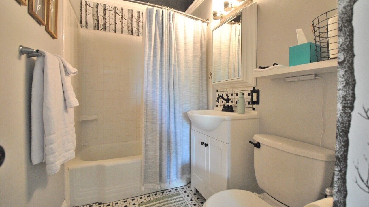 Photo of Bathroom in Logan