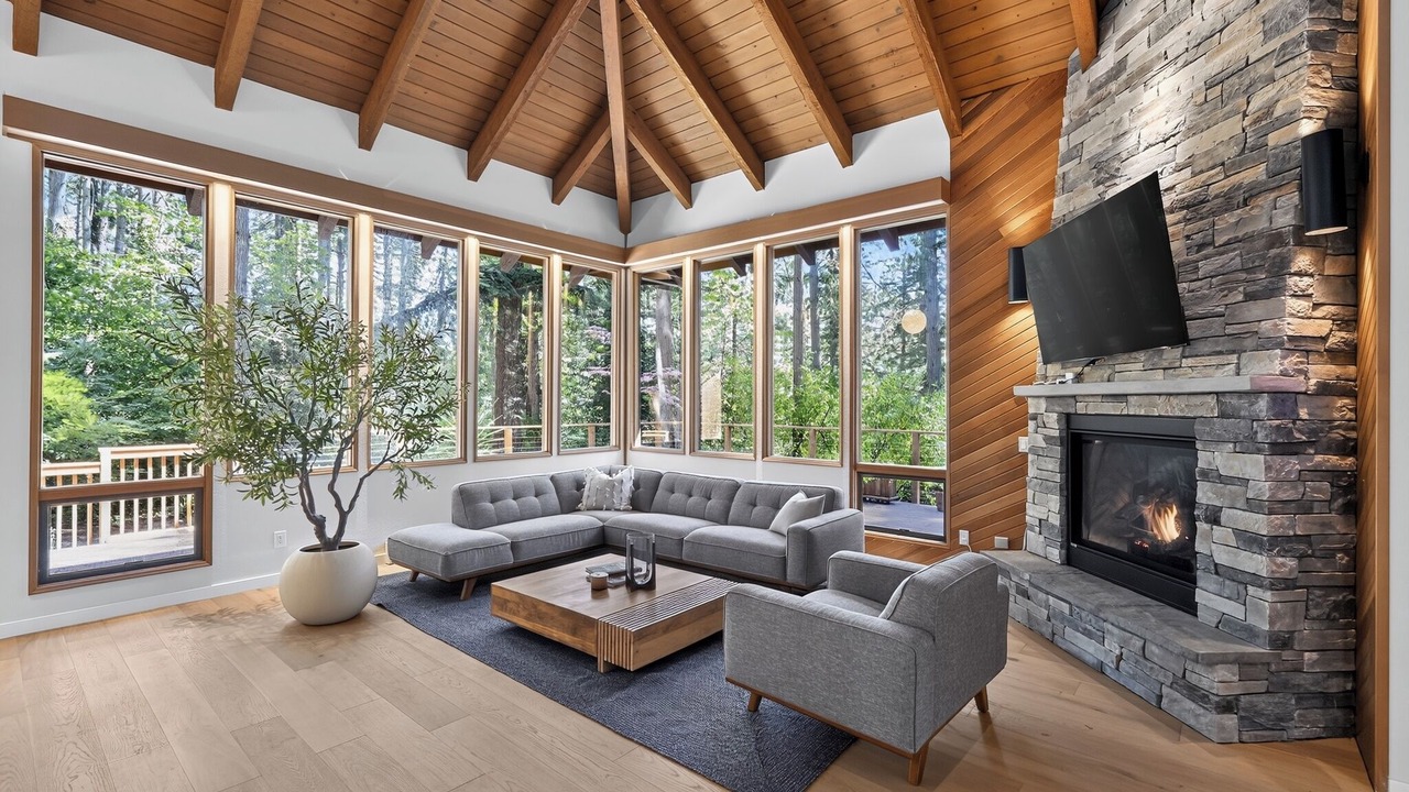 Photo of Livingroom in Bridle Trails