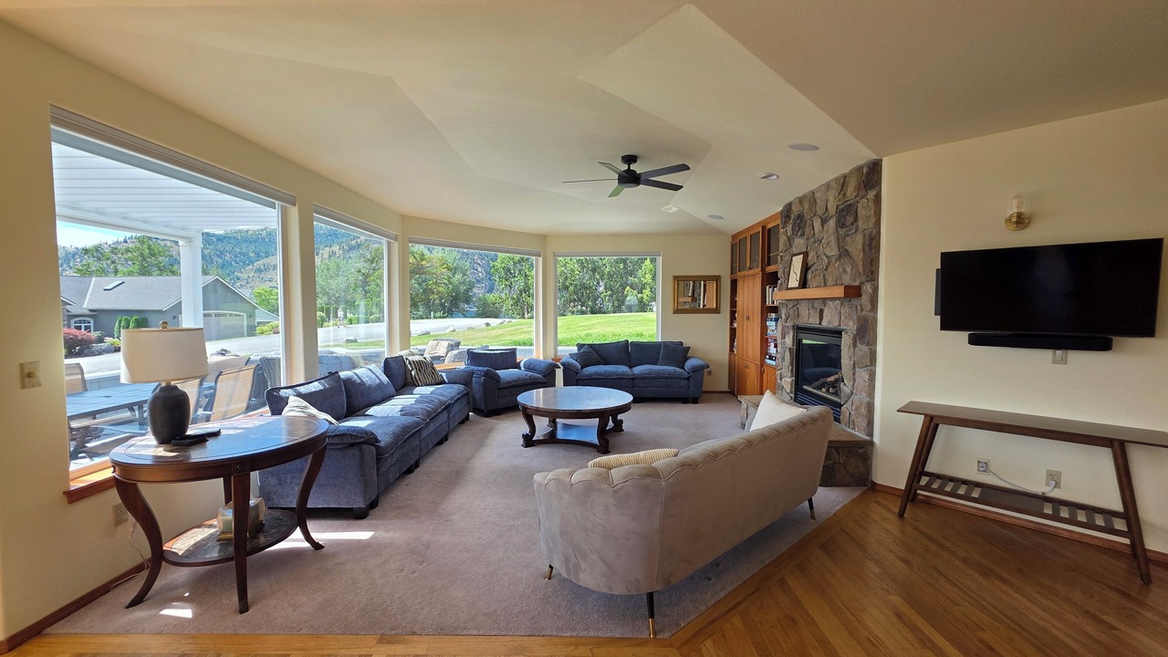 Photo of Livingroom in Wapato Point