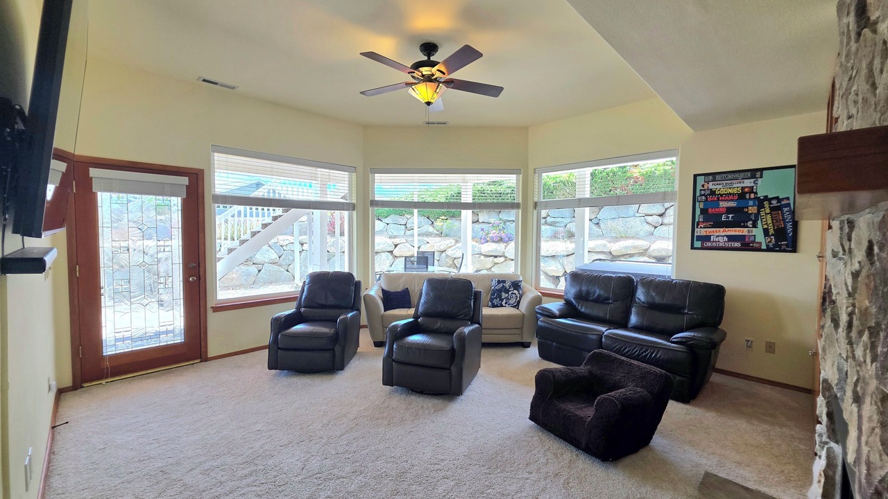 Photo of Livingroom in Wapato Point