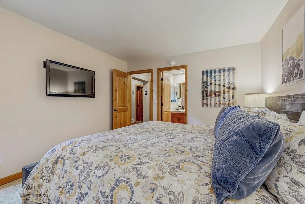 Photo of Bedroom in Elkhorn Village