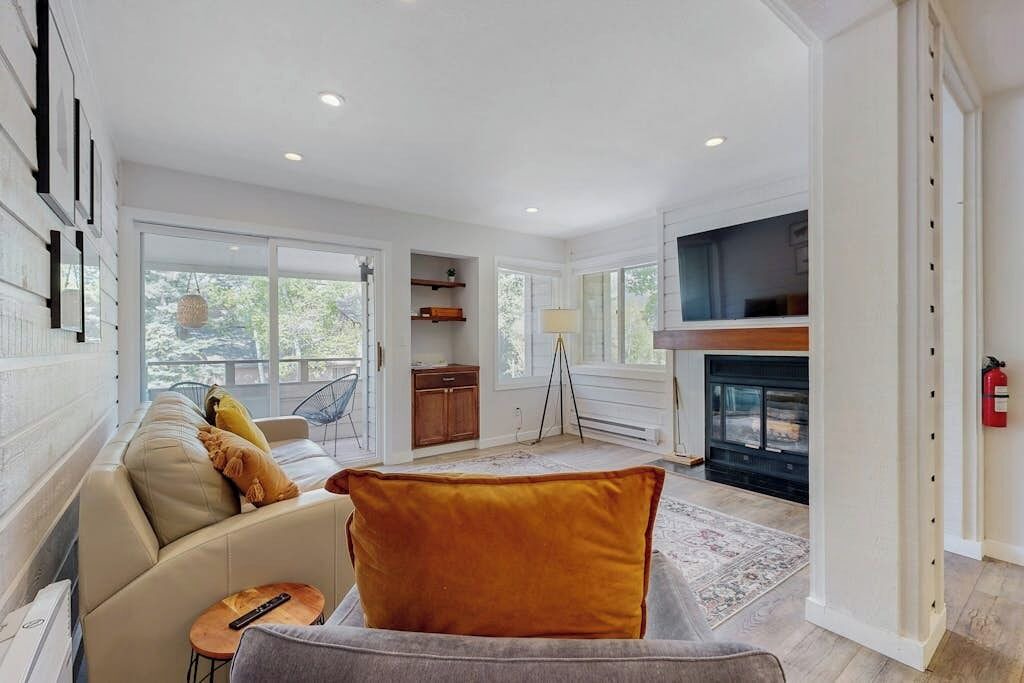 Photo of Livingroom in Elkhorn Village