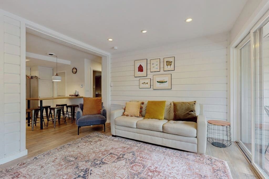 Photo of Livingroom in Elkhorn Village