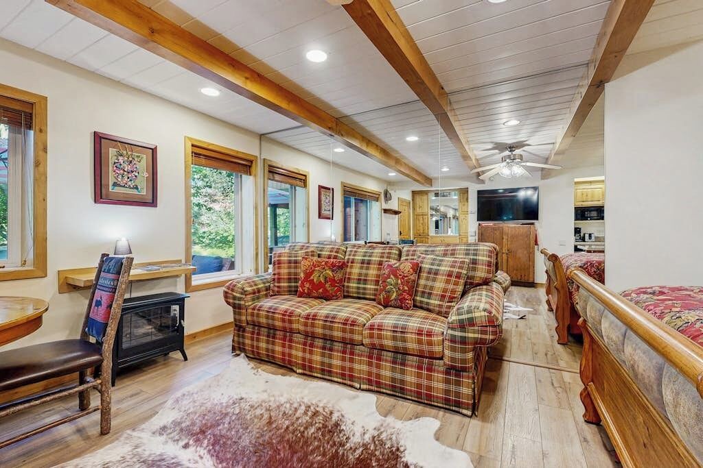 Photo of Livingroom in Elkhorn