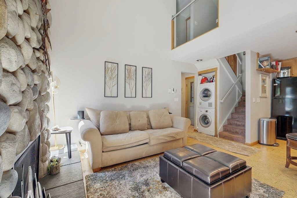 Photo of Livingroom in Elkhorn Village