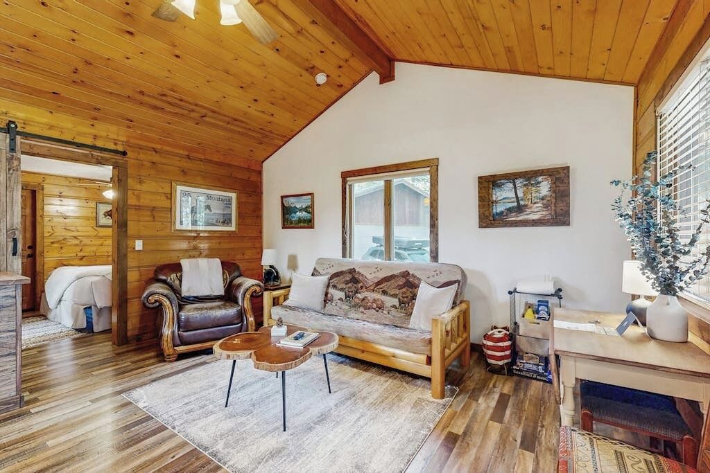 Photo of Livingroom in Woods Bay