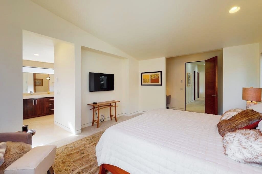 Photo of Bedroom in Warm Springs