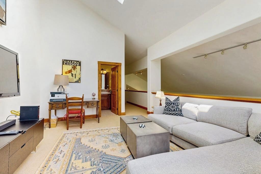 Photo of Livingroom in Elkhorn Village