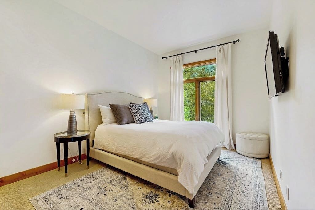 Photo of Bedroom in Elkhorn Village