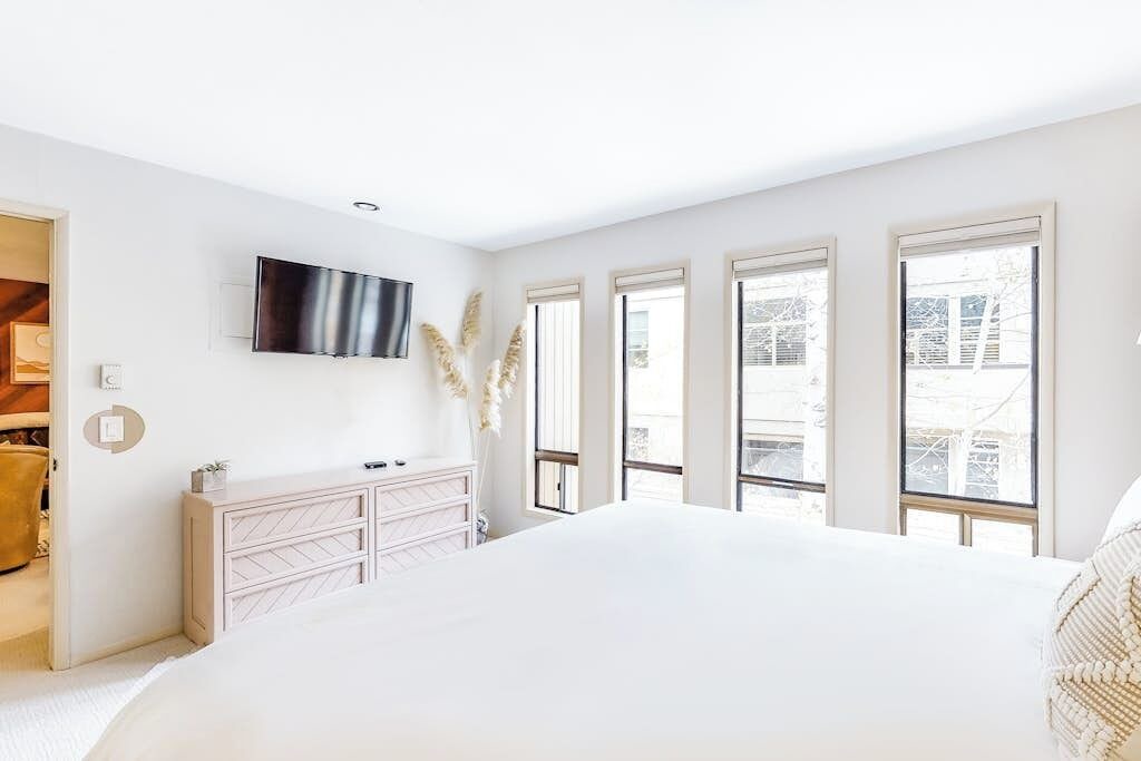 Photo of Bedroom in Warm Springs