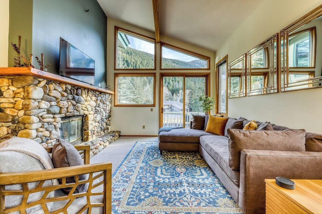 Photo of Livingroom in Warm Springs