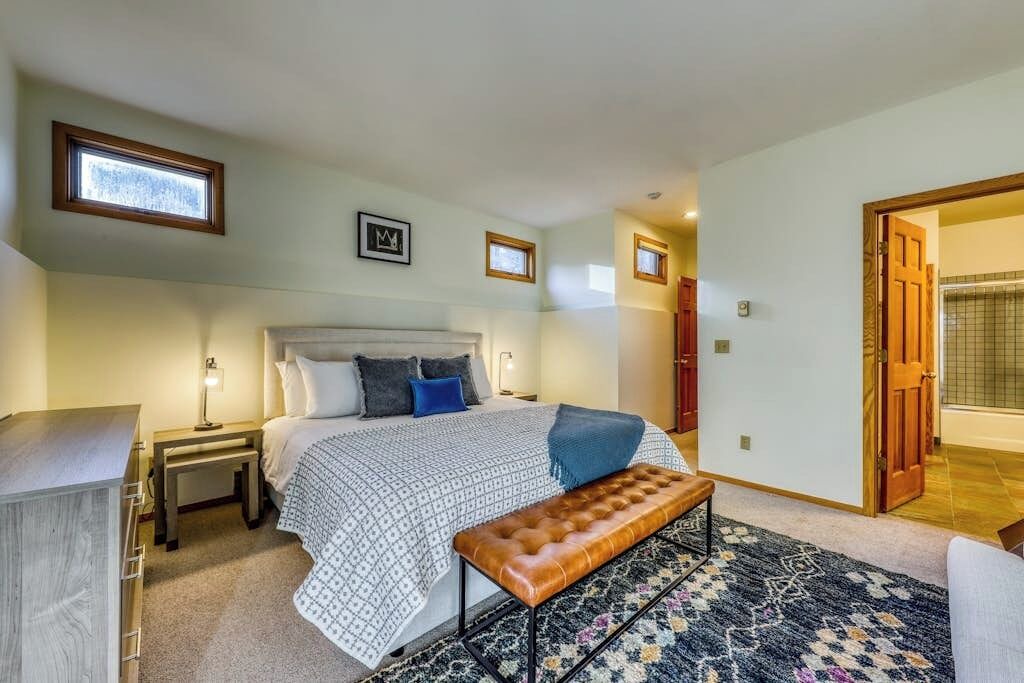 Photo of Bedroom in Warm Springs