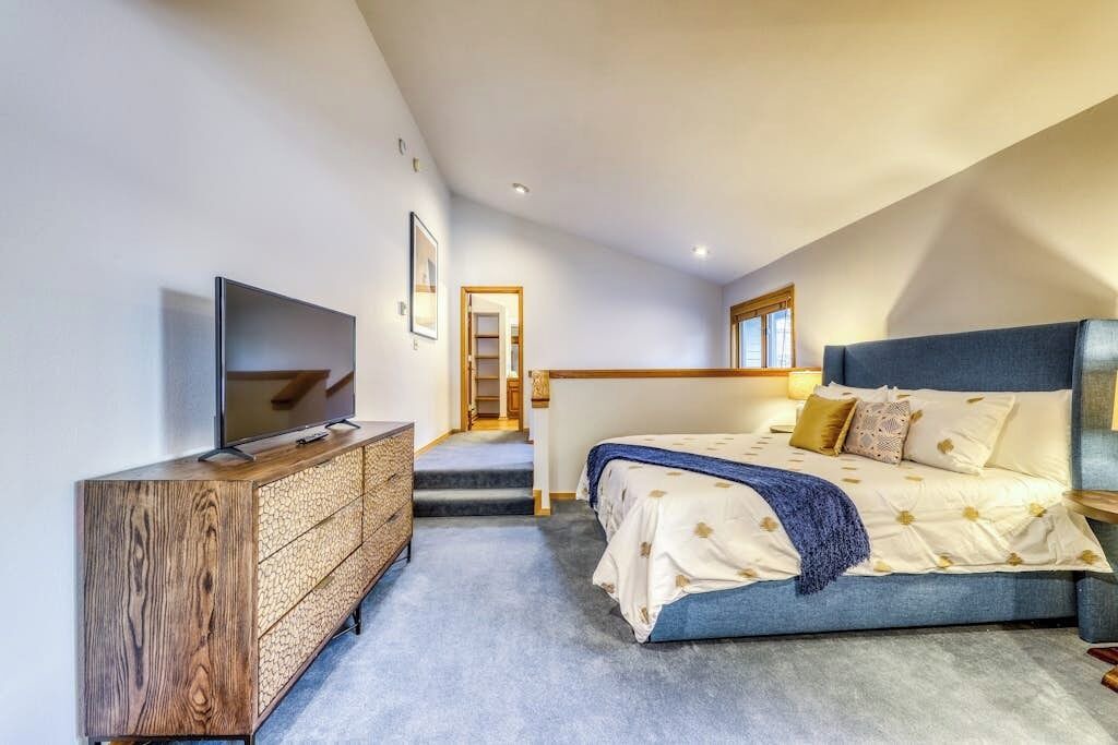 Photo of Bedroom in Warm Springs