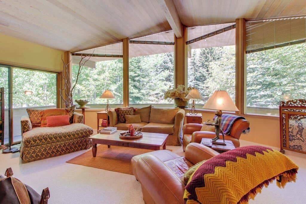 Photo of Livingroom in Warm Springs