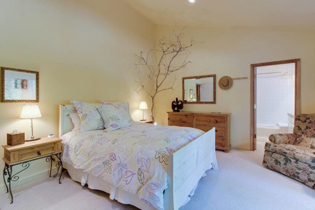 Photo of Bedroom in Warm Springs
