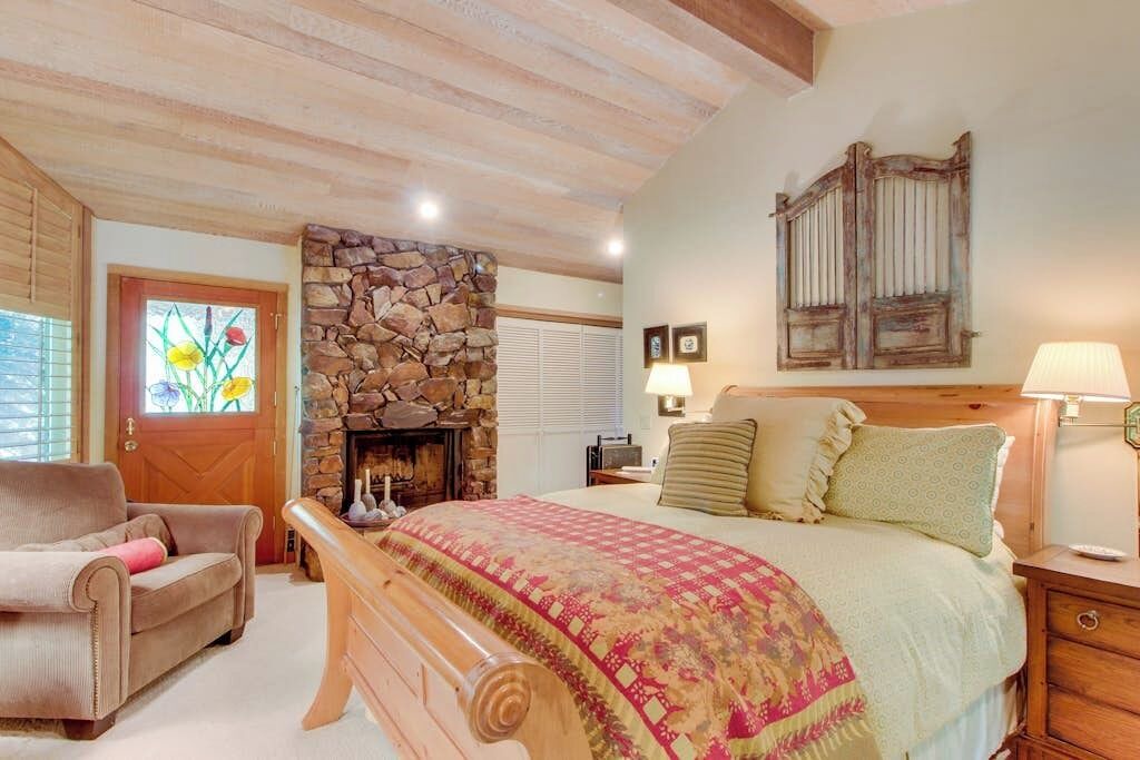 Photo of Bedroom in Warm Springs