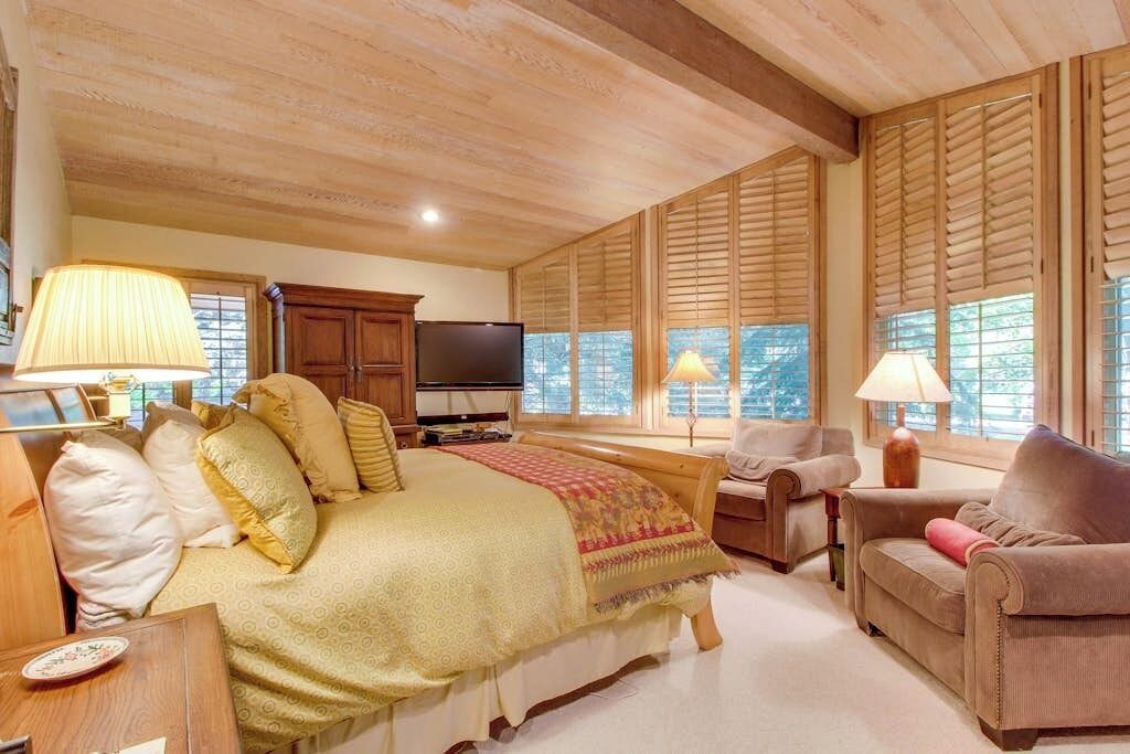 Photo of Bedroom in Warm Springs