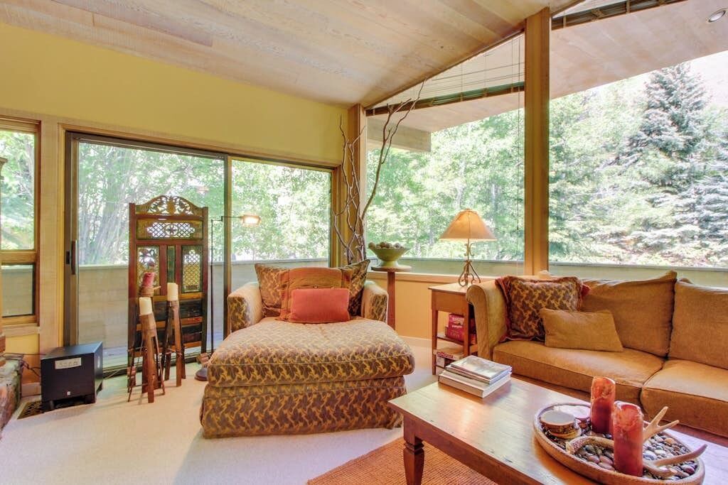 Photo of Livingroom in Warm Springs