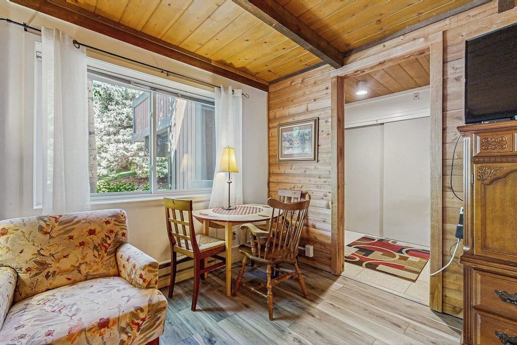 Photo of Livingroom in Elkhorn