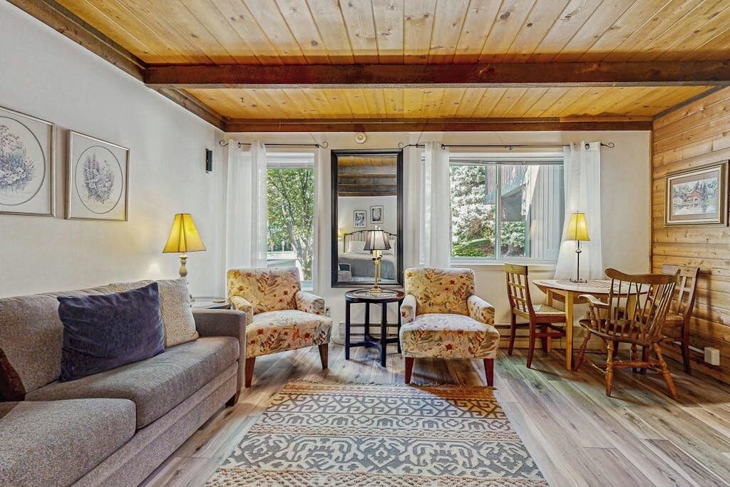 Photo of Livingroom in Elkhorn