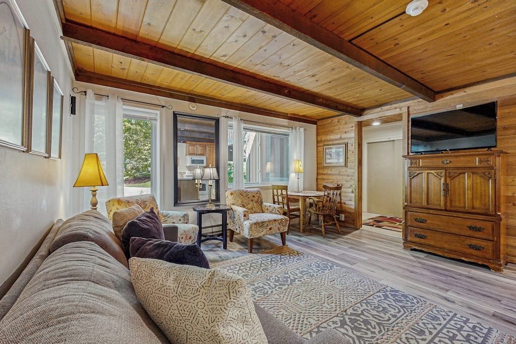 Photo of Livingroom in Elkhorn