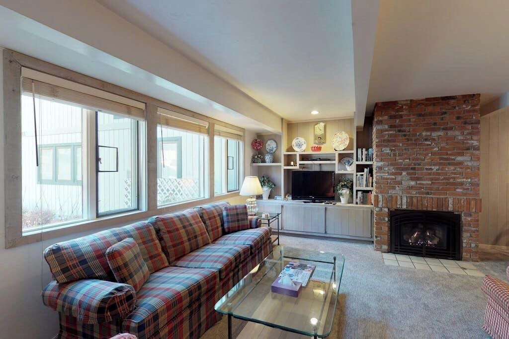 Photo of Livingroom in Warm Springs