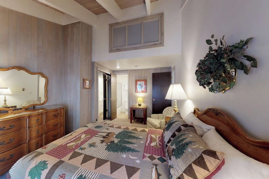 Photo of Bedroom in Warm Springs