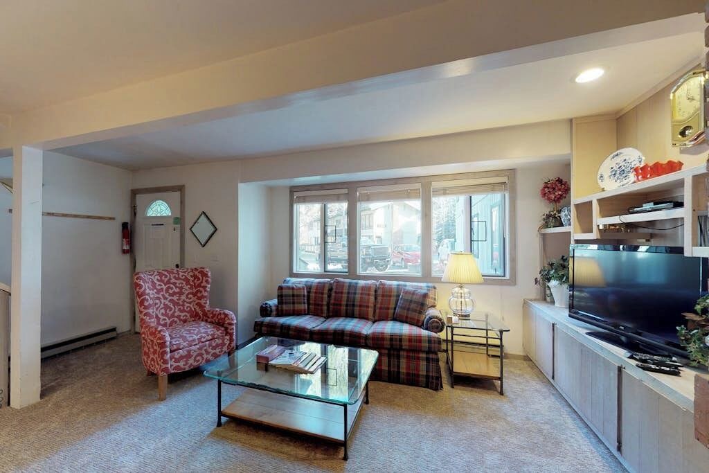 Photo of Livingroom in Warm Springs