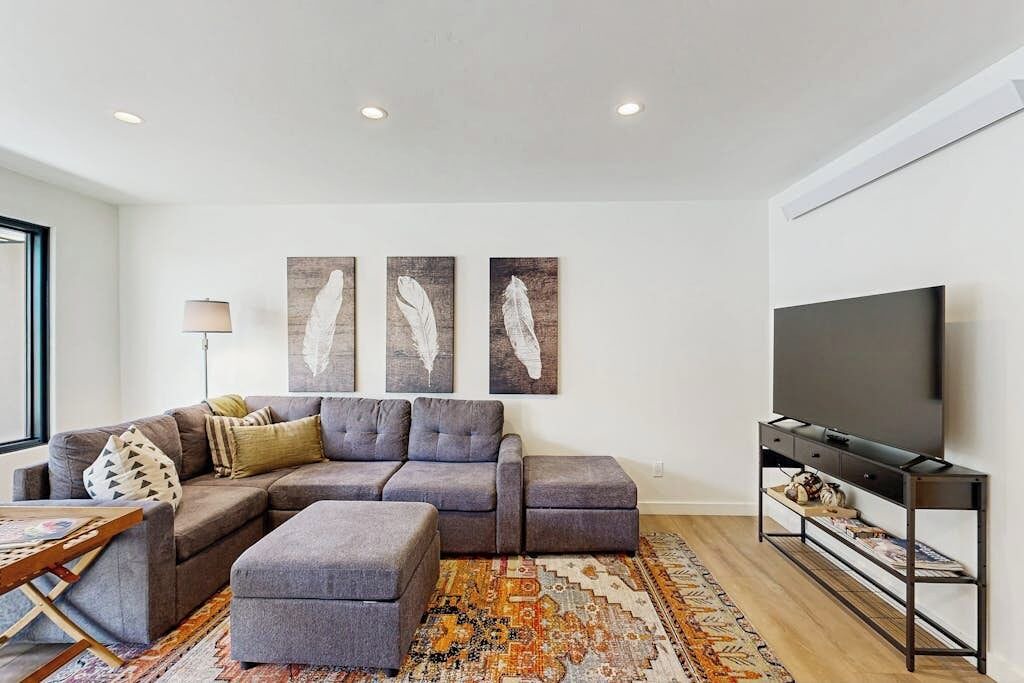 Photo of Livingroom in Warm Springs