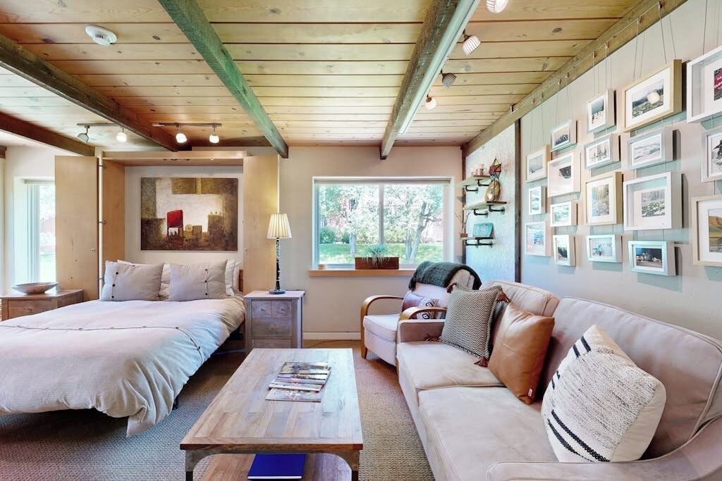 Photo of Bedroom in Elkhorn