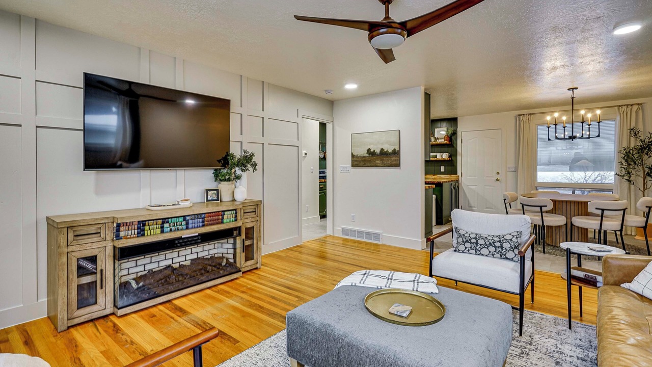 Photo of Livingroom in Pleasant View