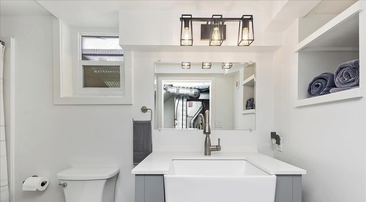 Photo of Bathroom in Depot Bench