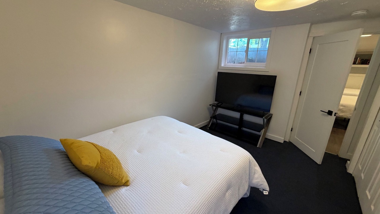 Photo of Bedroom in Depot Bench