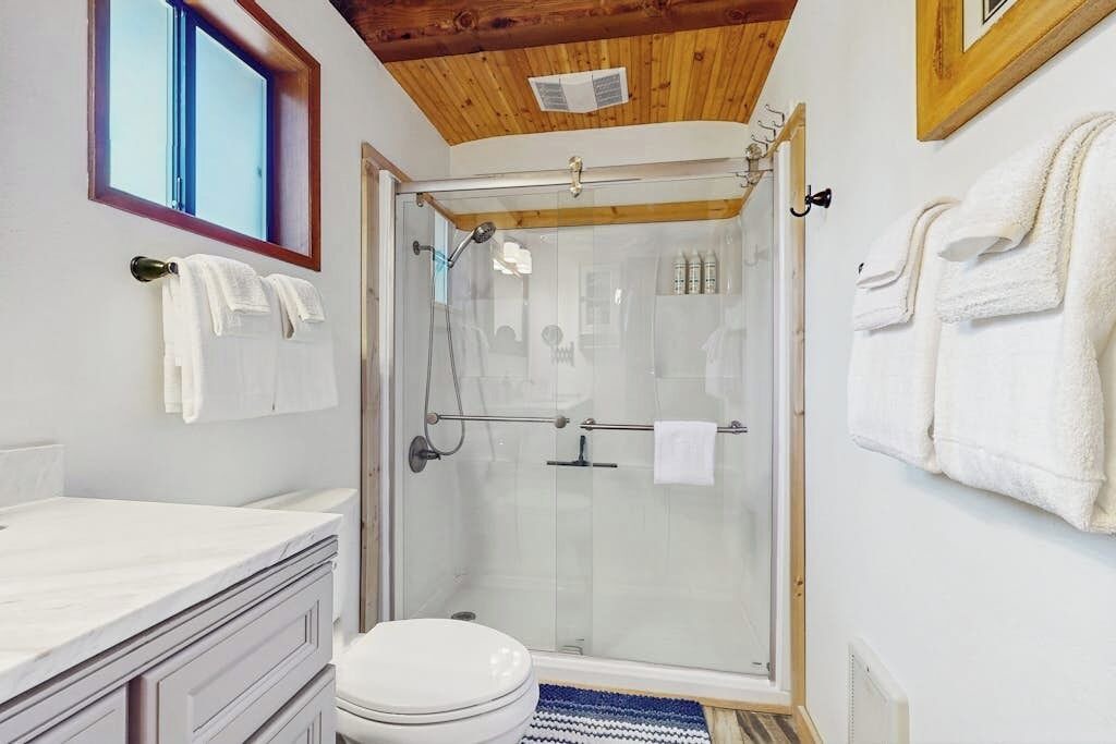 Photo of Bathroom in Roslyn Ridge