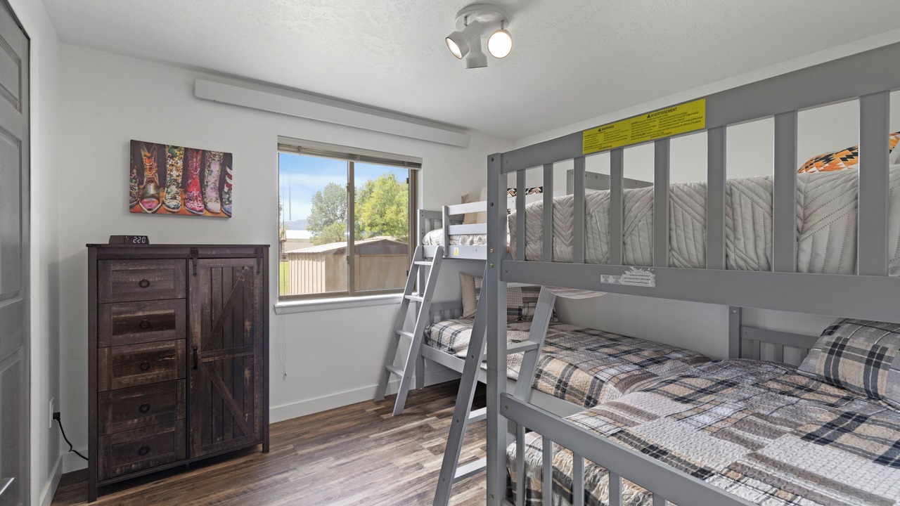 Photo of Bedroom in Alpine Northwest