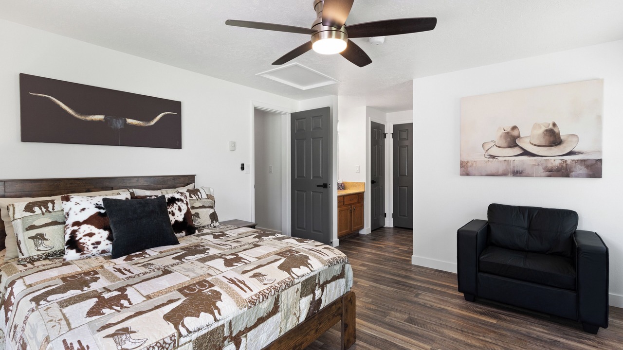 Photo of Bedroom in Alpine Northwest