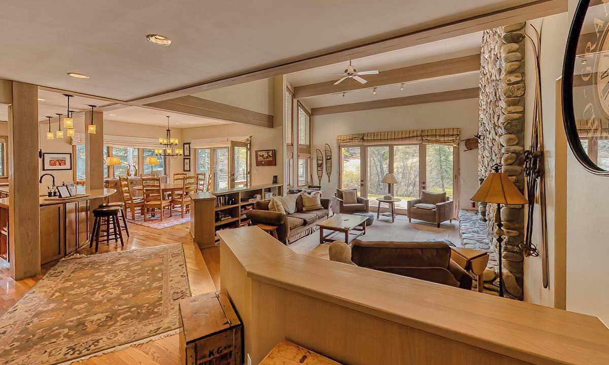 Photo of Livingroom in Warm Springs