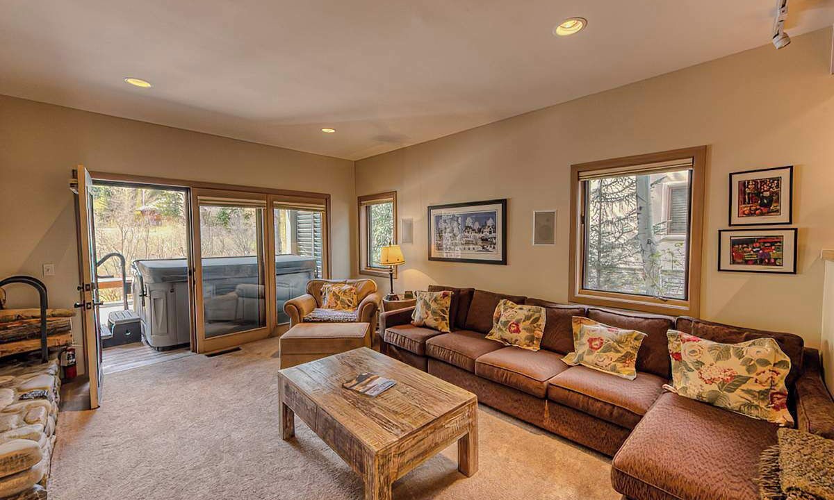 Photo of Livingroom in Warm Springs