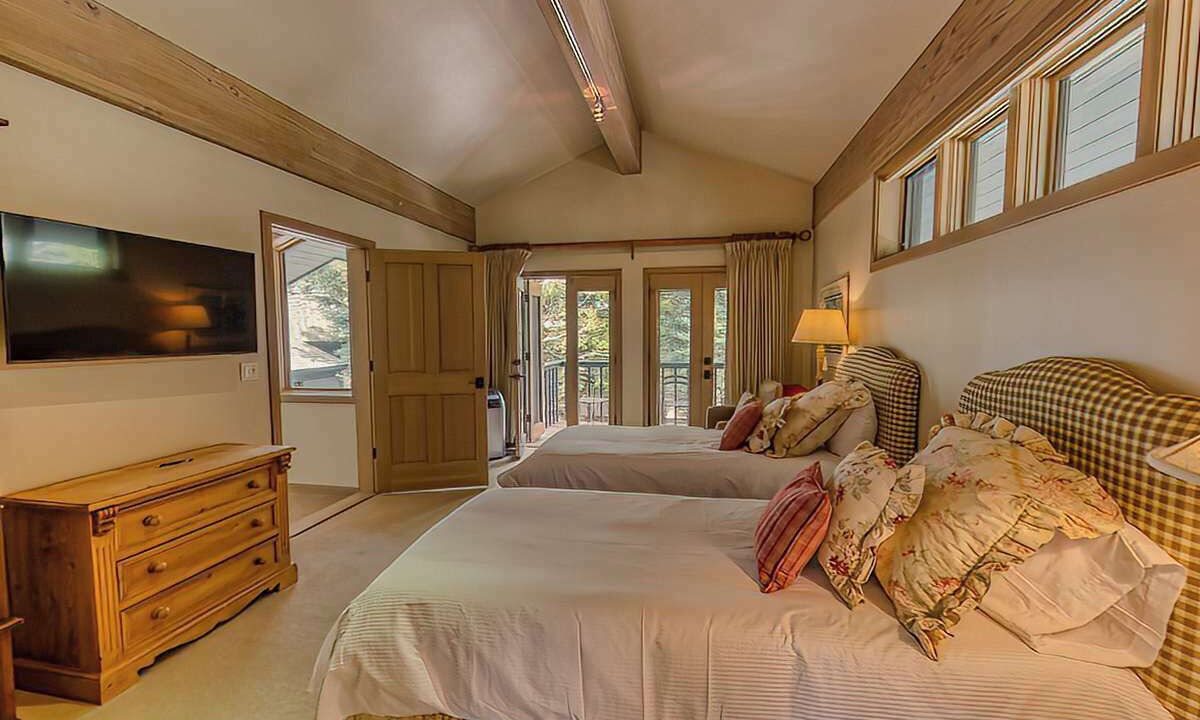 Photo of Bedroom in Warm Springs