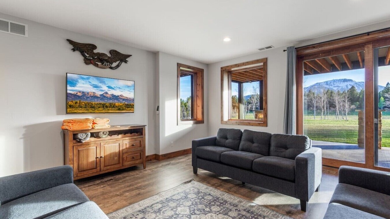 Photo of Livingroom in Island Park