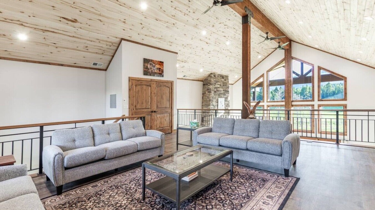Photo of Livingroom in Island Park
