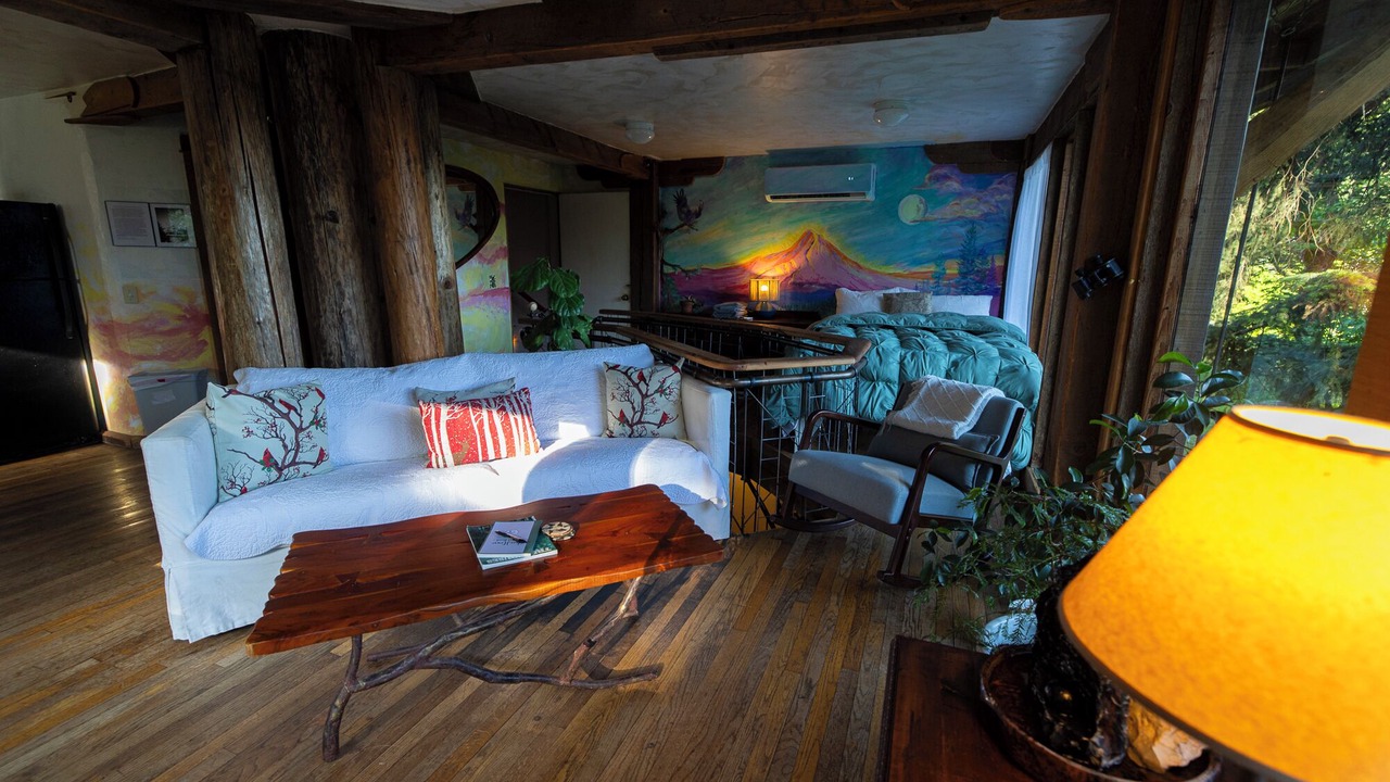 Photo of Livingroom in White Salmon