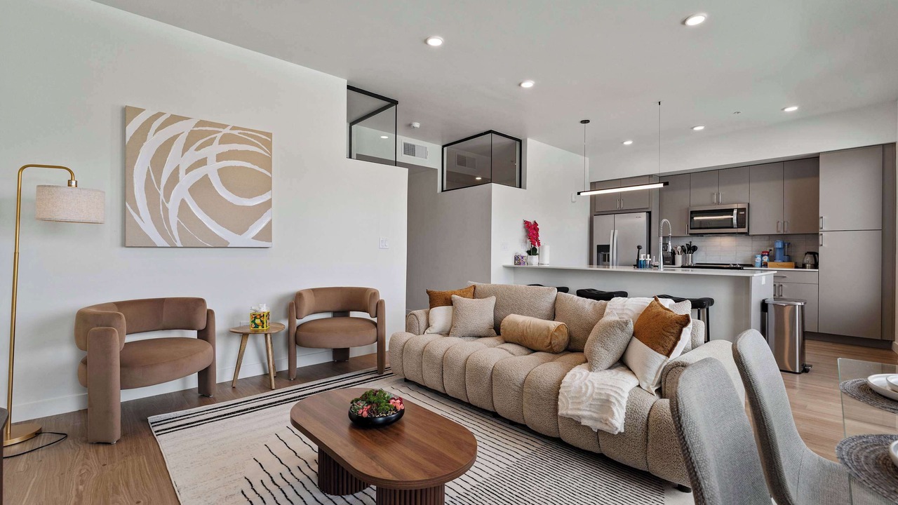 Photo of Bedroom in People's Freeway