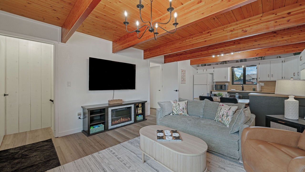 Photo of Livingroom in West Yellowstone