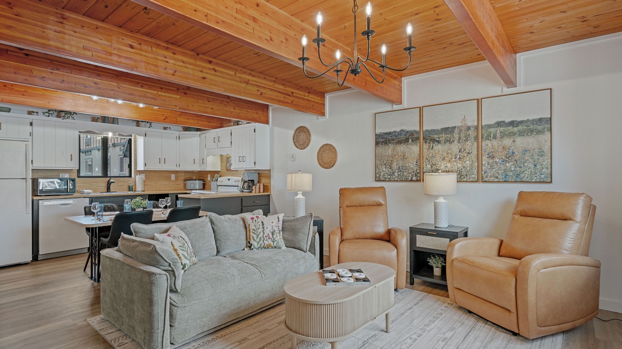 Photo of Livingroom in West Yellowstone