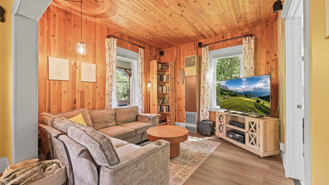 Photo of Livingroom in Garden Valley