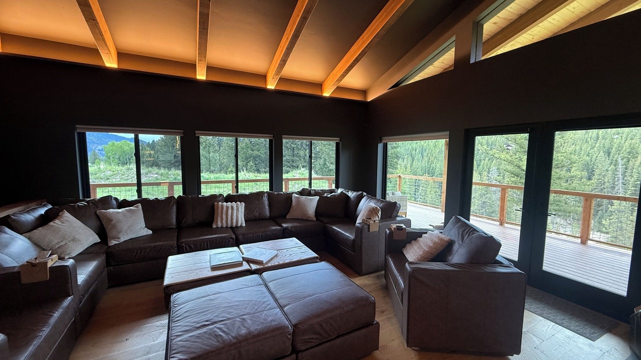 Photo of Livingroom in Big Sky