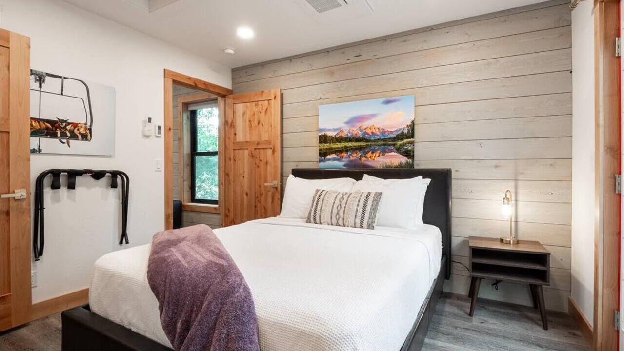 Photo of Bedroom in Victor