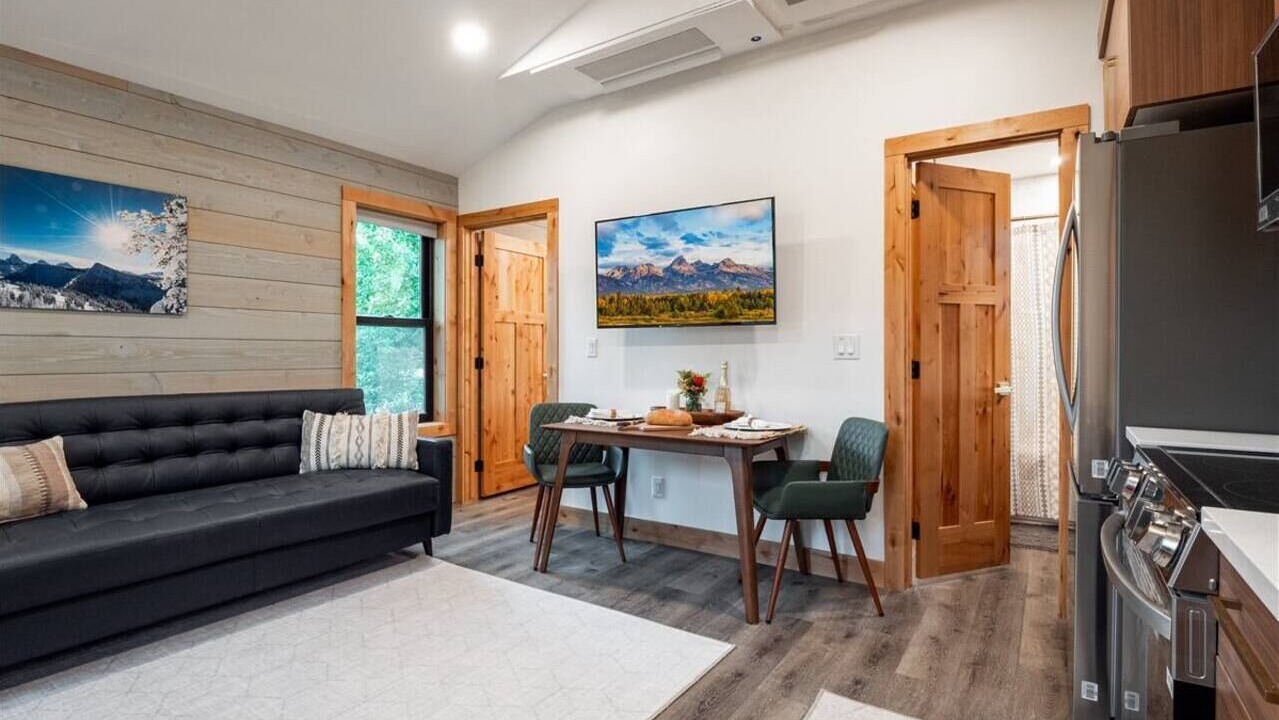 Photo of Livingroom in Victor