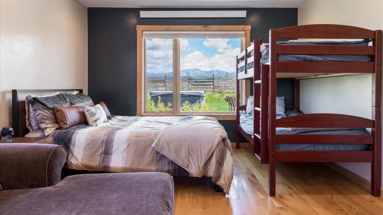 Photo of Bedroom in Leigh Creek Estates